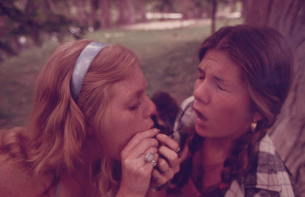 girls-smoking-weed-together