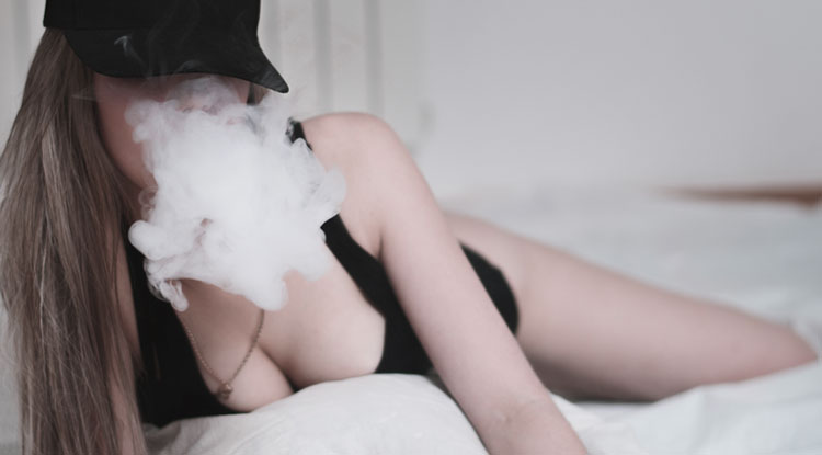 how-to-smoke-weed-girl