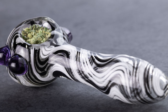 packing-bowl-of-weed-pipe